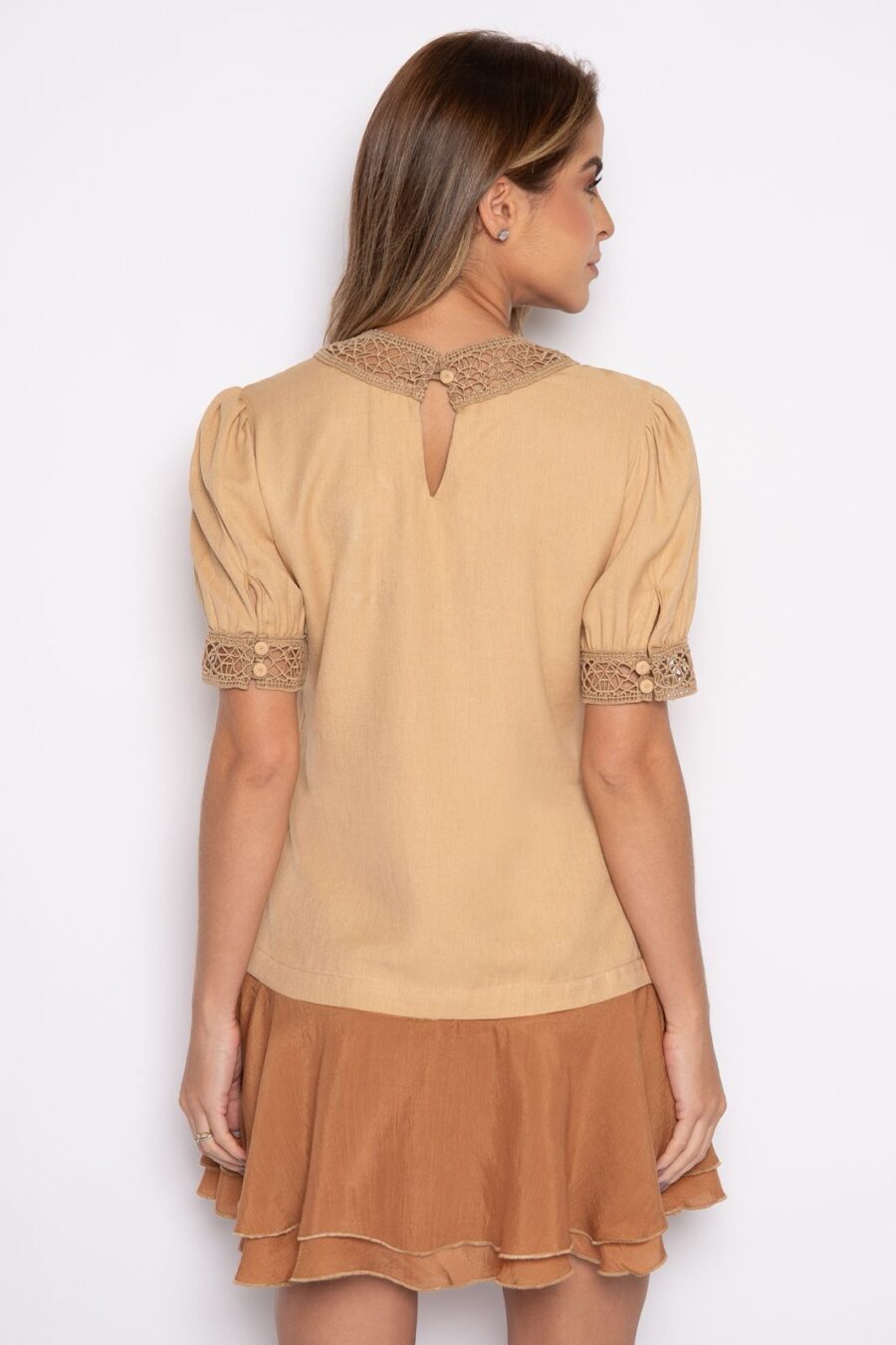 Blusa bordada com manga curta bufante capim dourado - Clara - Imagem 3