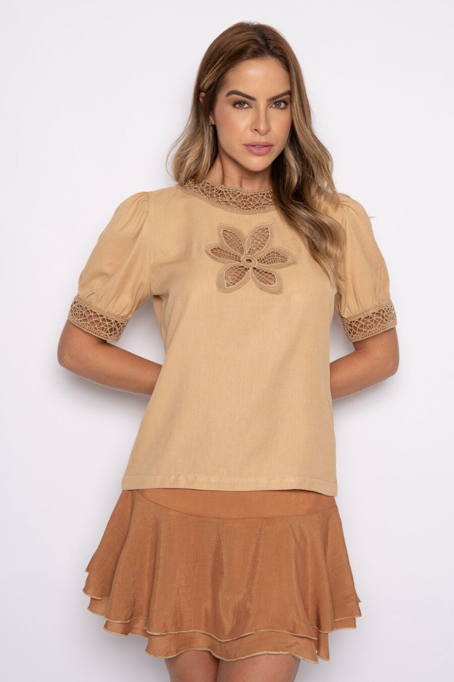 Blusa bordada com manga curta bufante capim dourado - Clara - Imagem 2