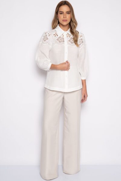 Camisa off white com micro nervuras e bordado Richelieu - CAMILA