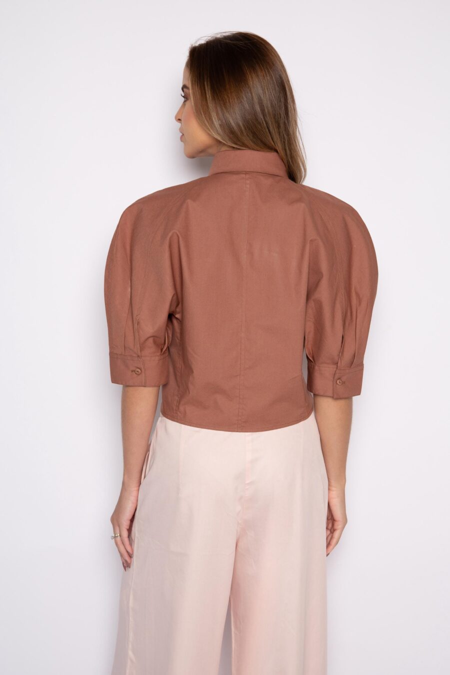 Camisa cropped marrom bordada - Helena - Imagem 3
