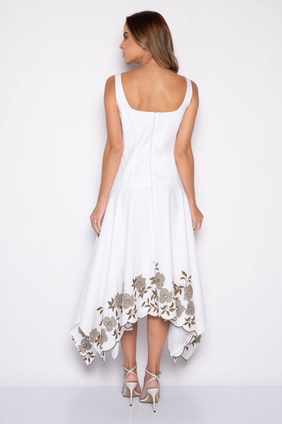 Vestido midi assimétrico bordado com alça branco - Joana - Imagem 3