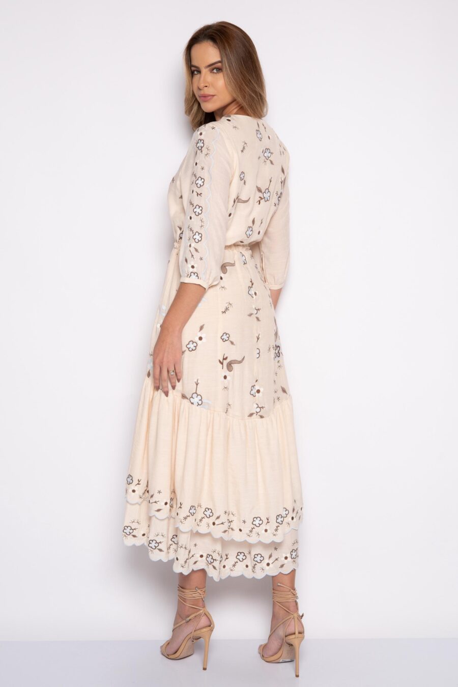 Vestido midi bordado com amarração na cintura creme - Denise - Imagem 3