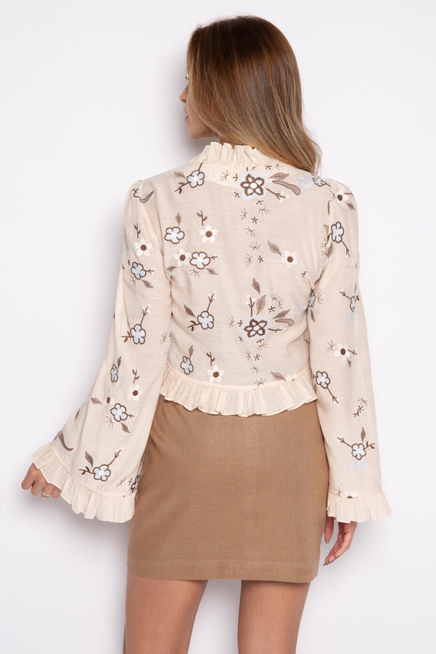 Camisa cropped bordada com babados creme - Maísa - Imagem 3
