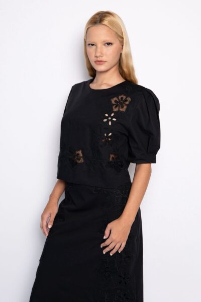 Blusa cropped com manga bufante preta - Rejane