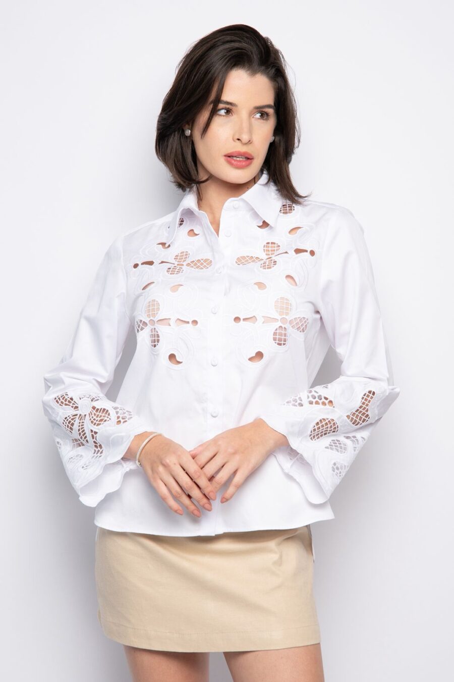 Camisa branca borbada em algodão Bordado - Joelma
