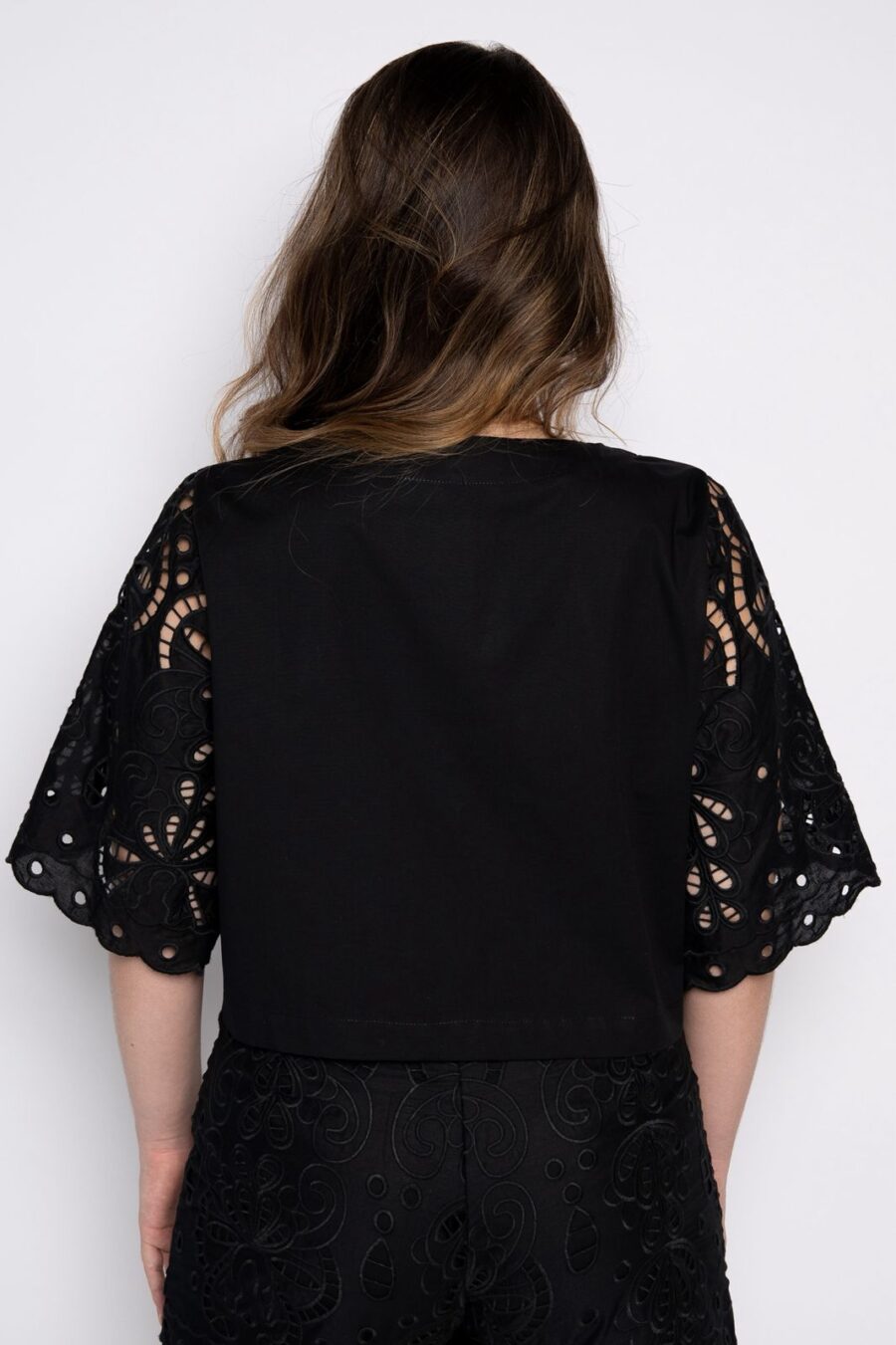 Blusa cropped bordada preta - Ariane - Imagem 3