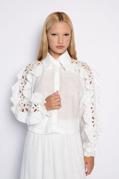 Camisa cropped com babados e bordados off white - Silmara