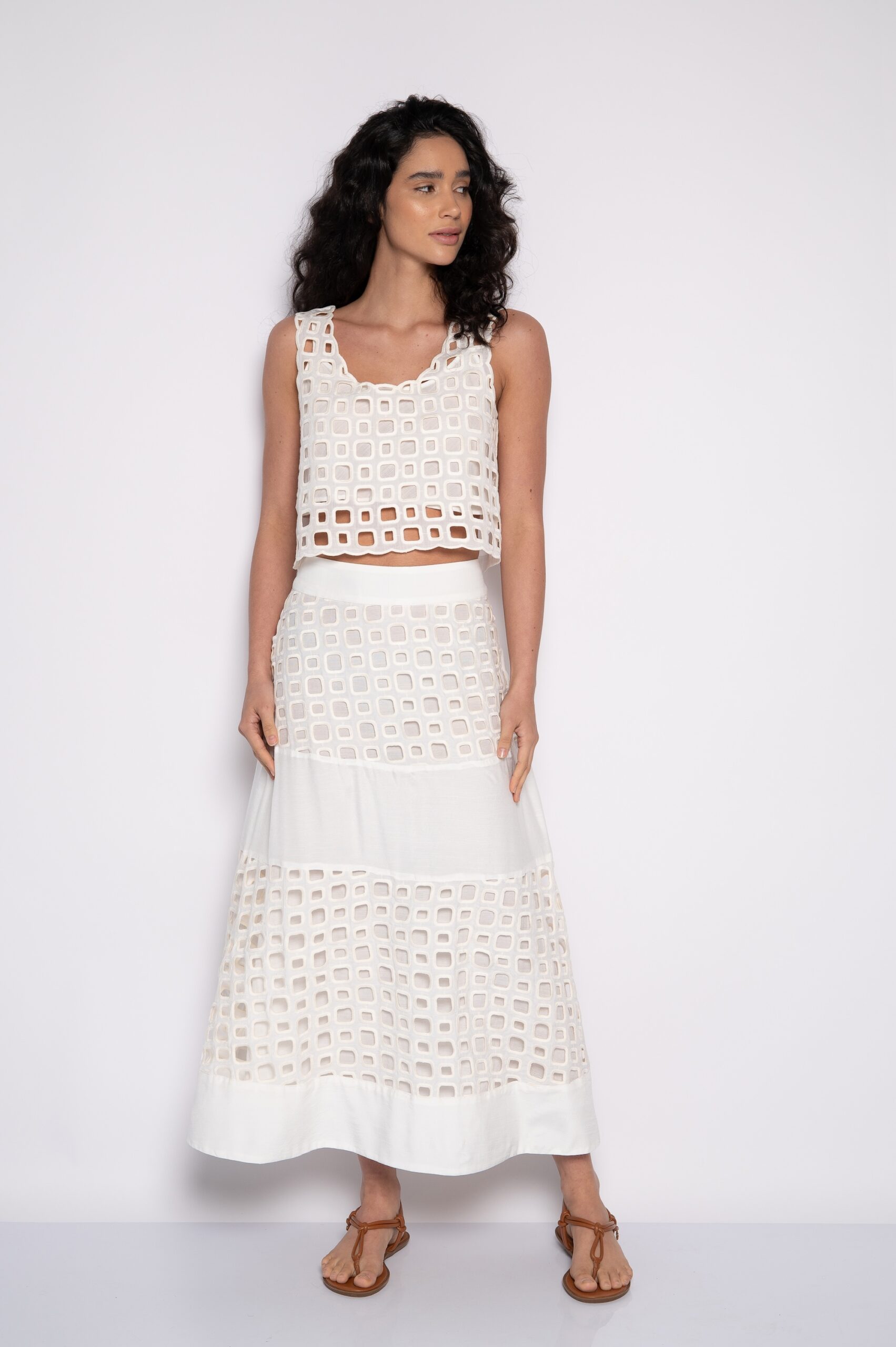 Cropped bordado com decote em U off white - Carmem