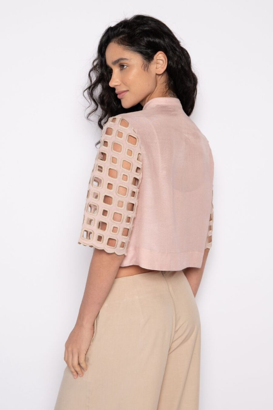 Camisa cropped bordada com gola mandarim rosa - Angélica - Imagem 3