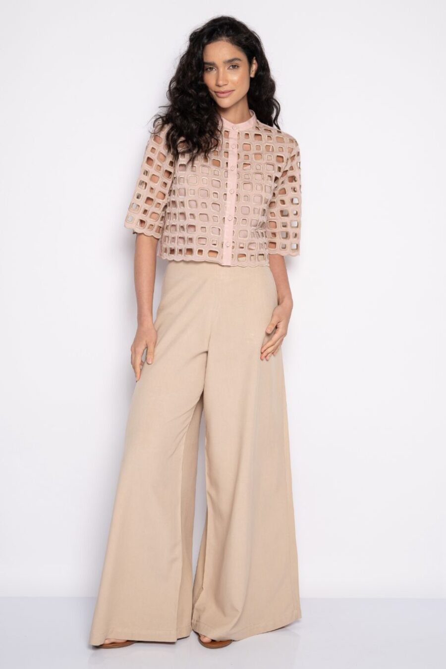 Camisa cropped bordada com gola mandarim rosa - Angélica - Imagem 2
