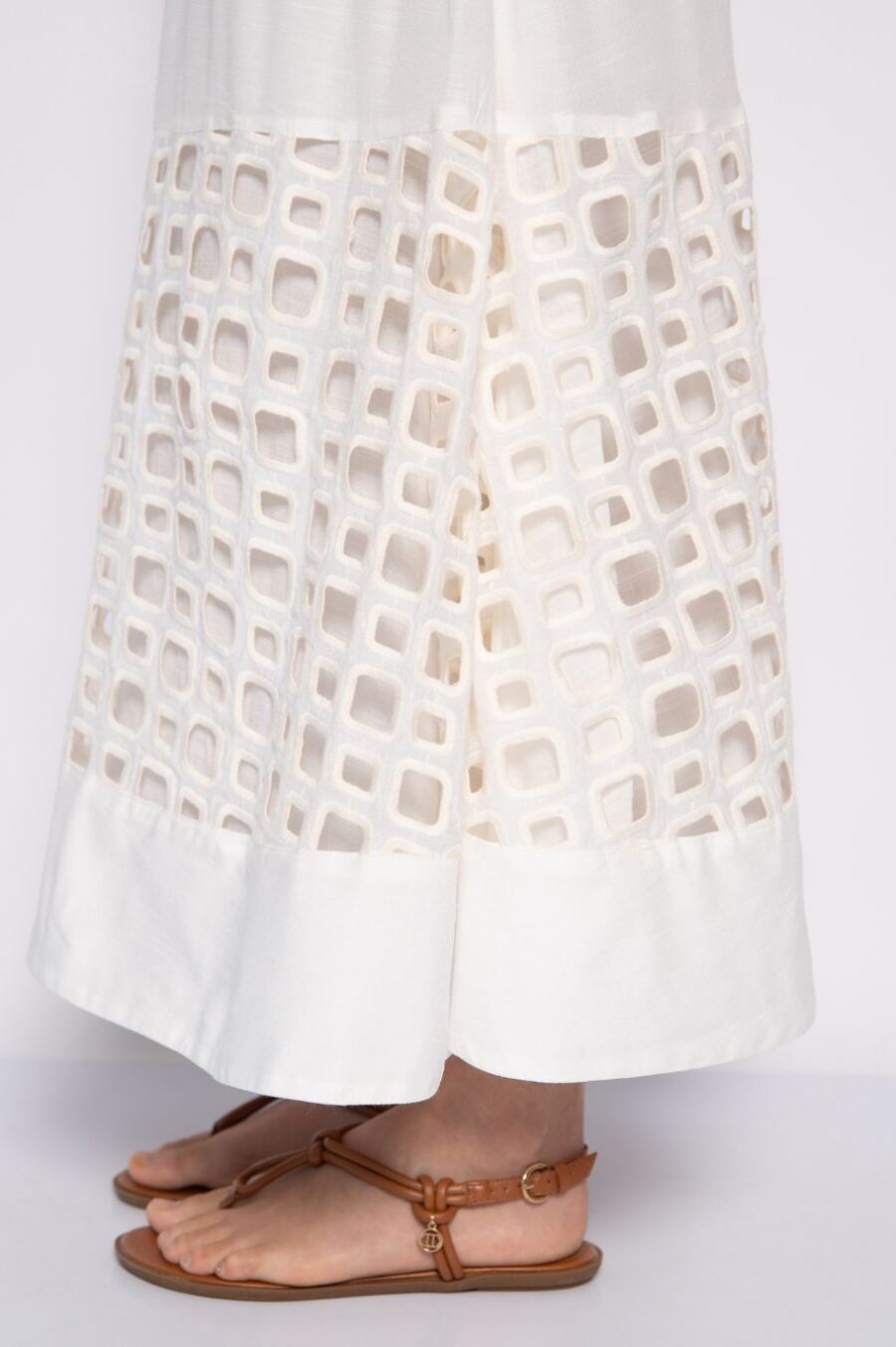 Saia midi godê bordada com zíper off white - Carlota - Imagem 4