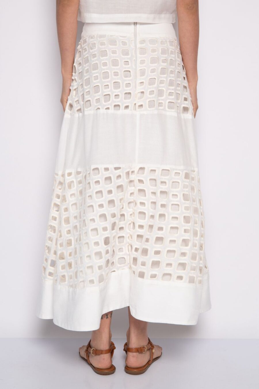 Saia midi godê bordada com zíper off white - Carlota - Imagem 3
