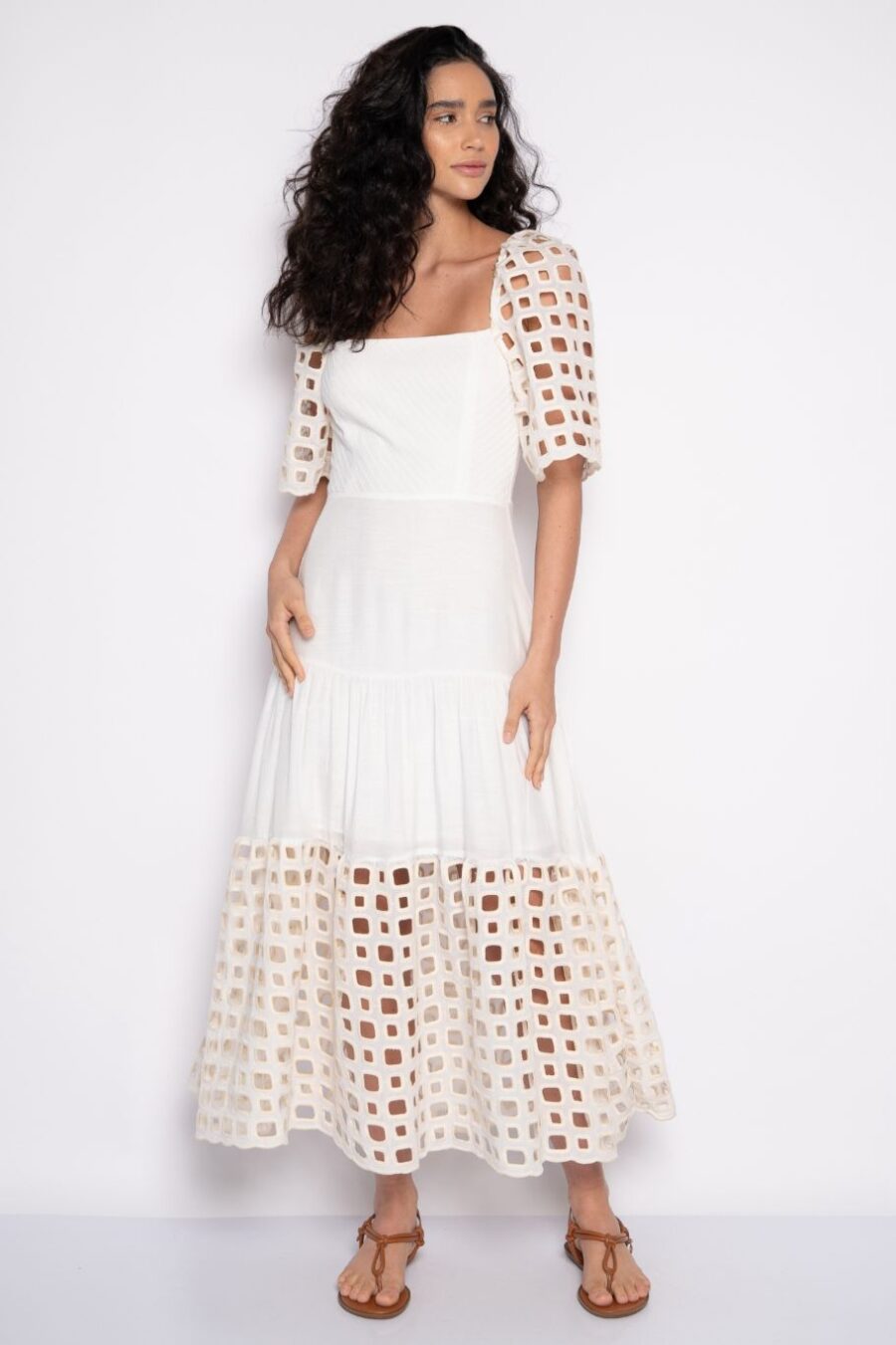 Vestido midi bordado com mangas bufantes off white - Eduarda