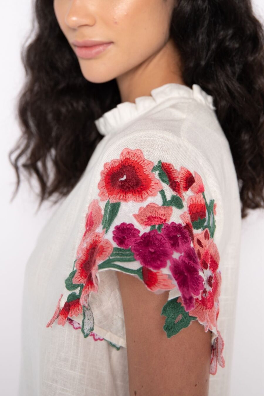 Blusa bordada gola alta off white - Lívia - Imagem 4