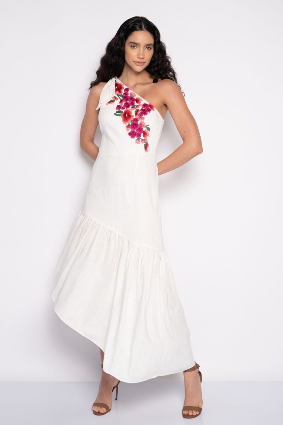 Vestido midi assimétrico bordado ombro só off white - Eliane