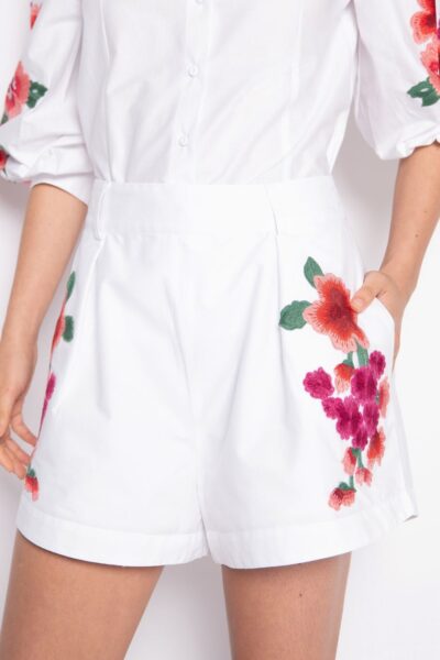 Short curto em algodão bordado branco - Bela