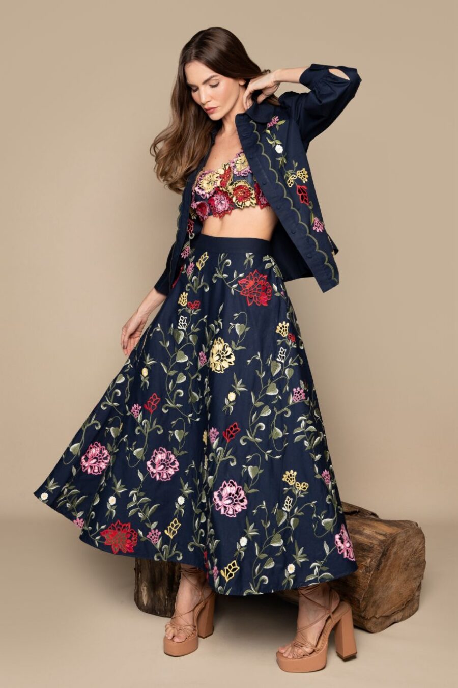 Top com alça bordado com flores em 3D jeans - Jana - Imagem 2