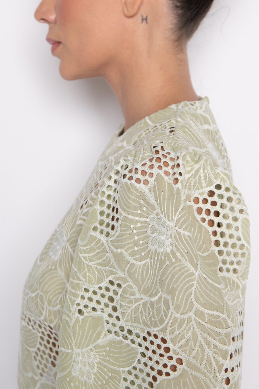 Camisa cropped bordada capim limão - Alexandra - Imagem 4