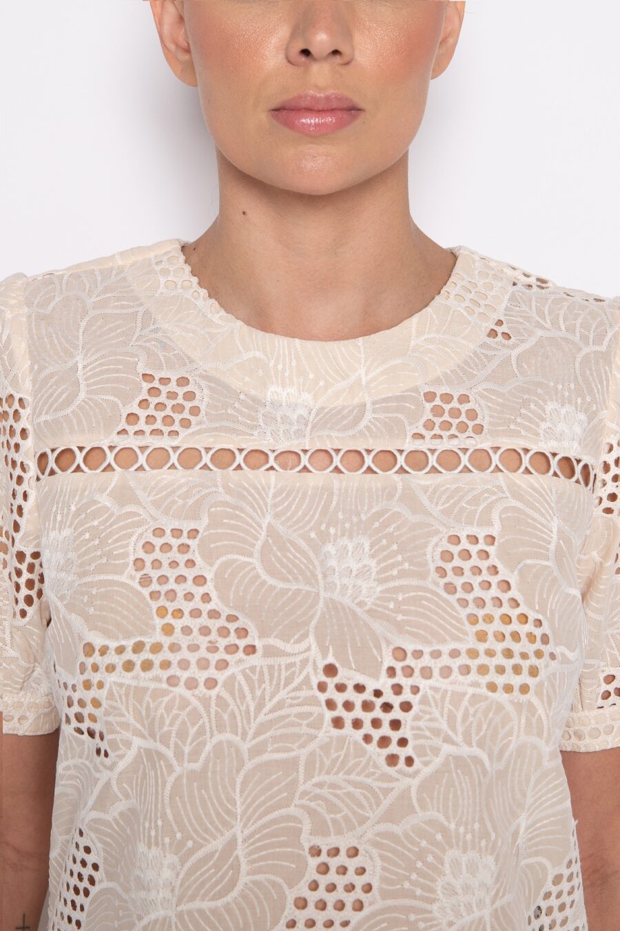 Blusa Bordada com Mangas Curtas Bege - Shirley - Imagem 5