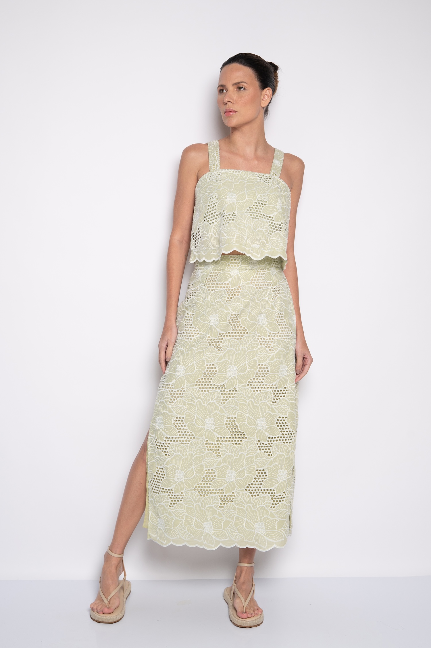 Blusa Cropped Bordada com Decote Quadrado Verde - Maya