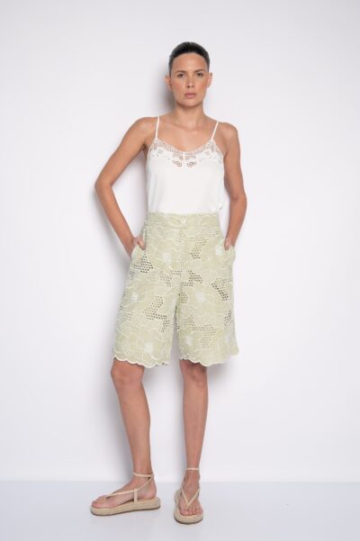 Bermuda Bordada com Bolsos Frontais Verde - Nicole