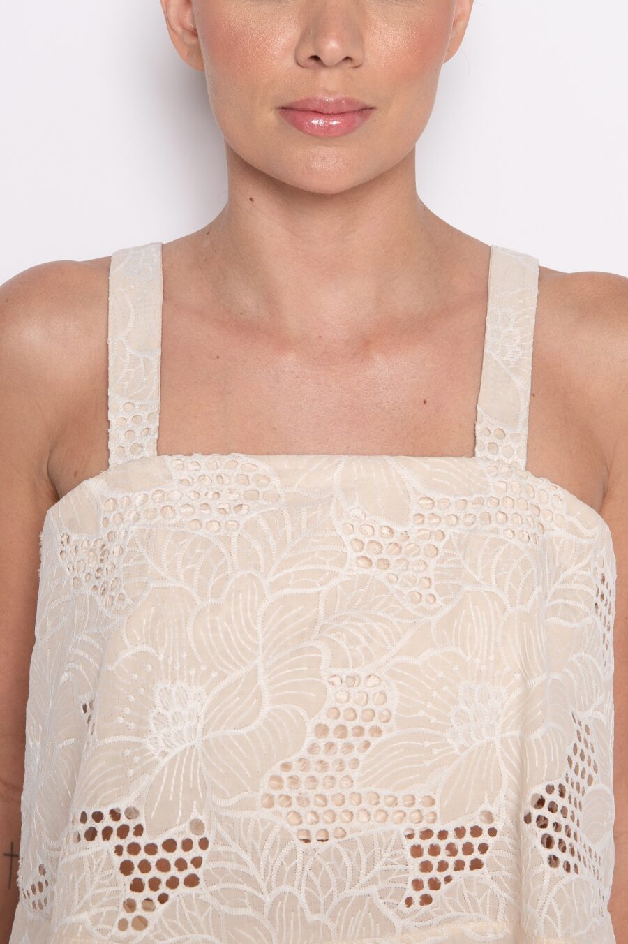 Blusa Cropped Bordada com Decote Quadrado Bege - Maya - Imagem 4