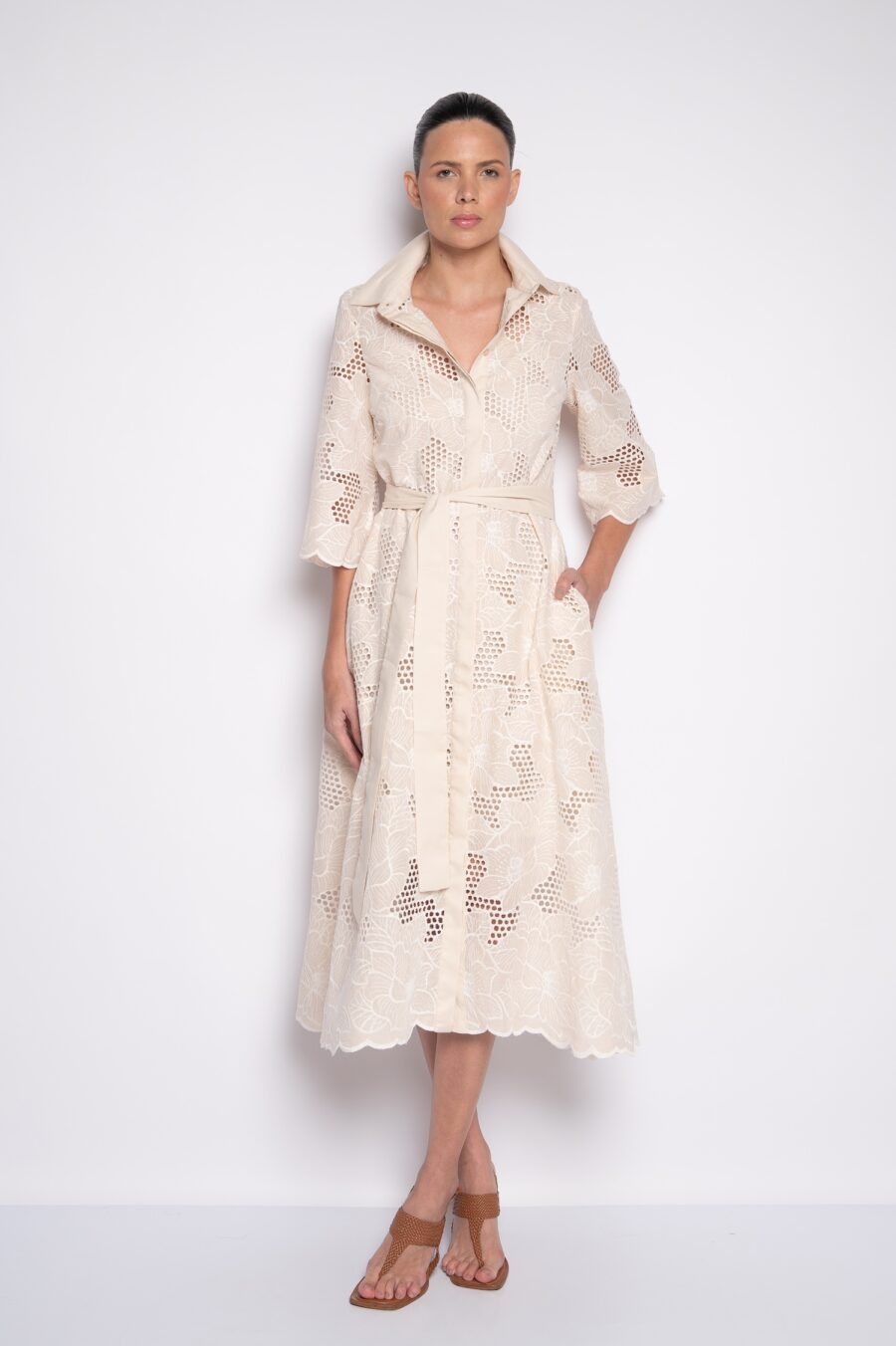 Vestido Bordado Midi com Gola Tradicional e Mangas 3/4 Bege - Cristina