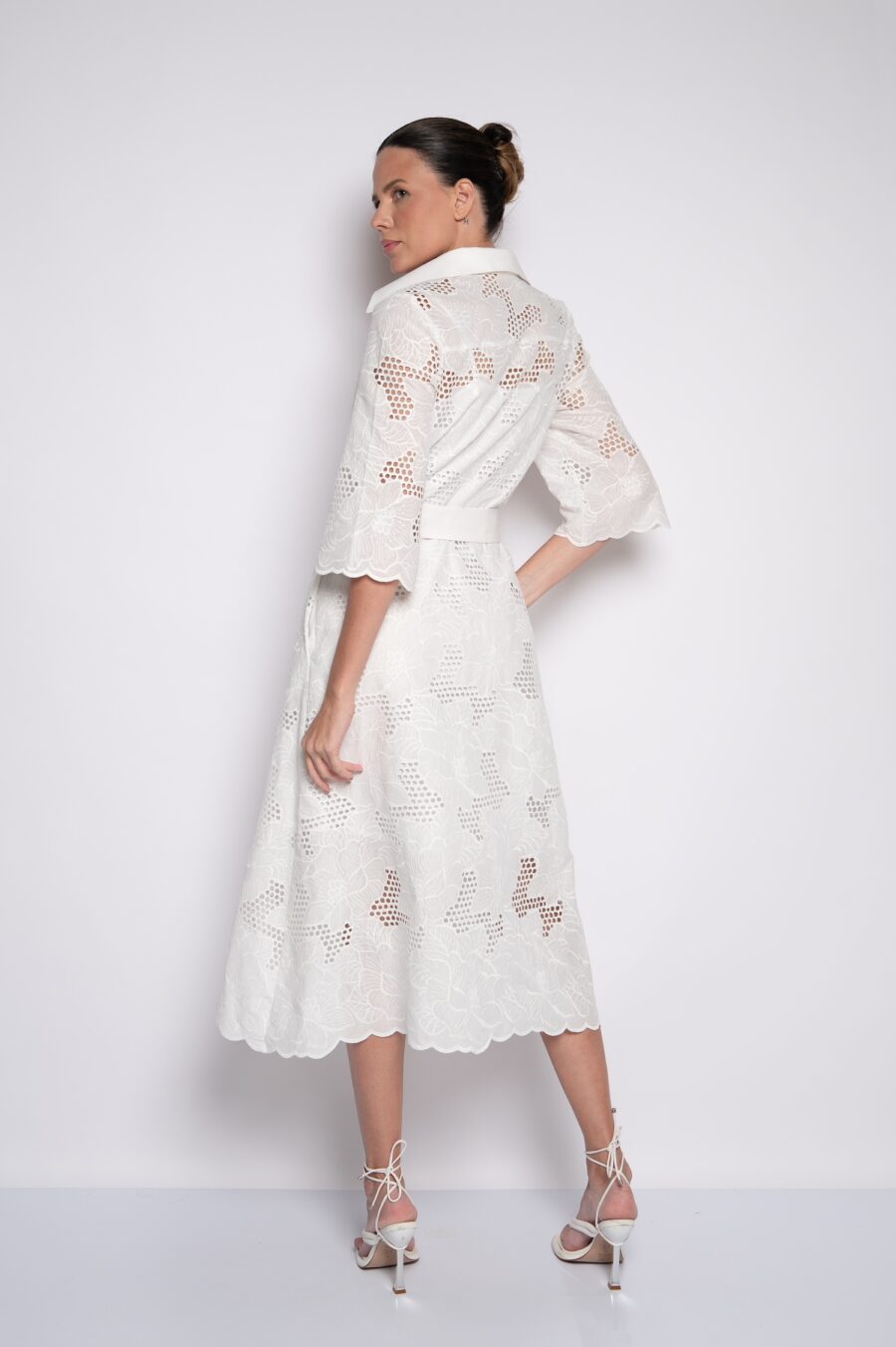 Vestido Bordado Midi com Gola Tradicional e Mangas 3/4 Off White - Cristina - Imagem 5
