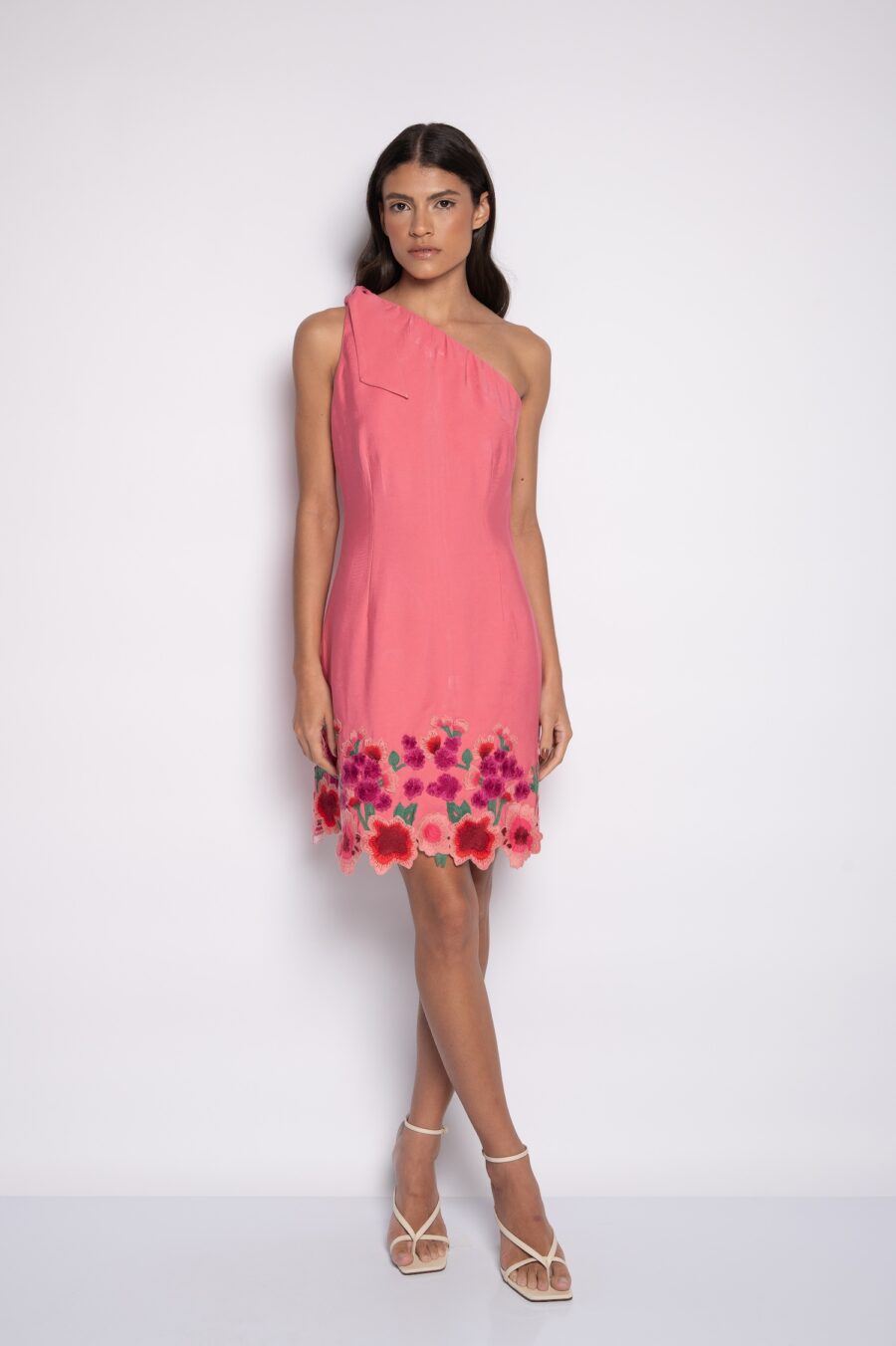 Vestido curto bordado ombro só Rosa - Edith - Imagem 2