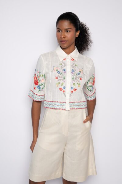 Camisa cropped com nervuras e bordado floral off white - Ana