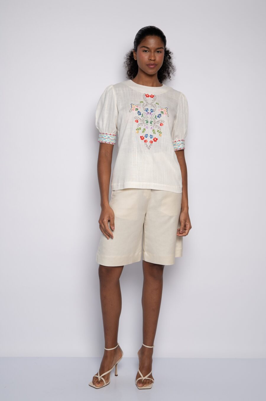 Blusa com bordado em mini florais off white - Cecília - Imagem 6