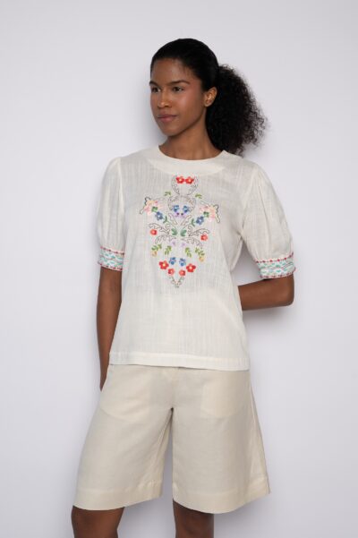 Blusa com bordado em mini florais off white - Cecília