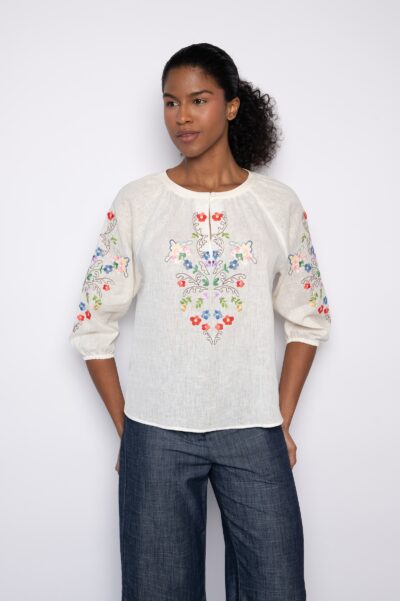 Bata com bordado mini floral e manga 7/8 off white - Gaby
