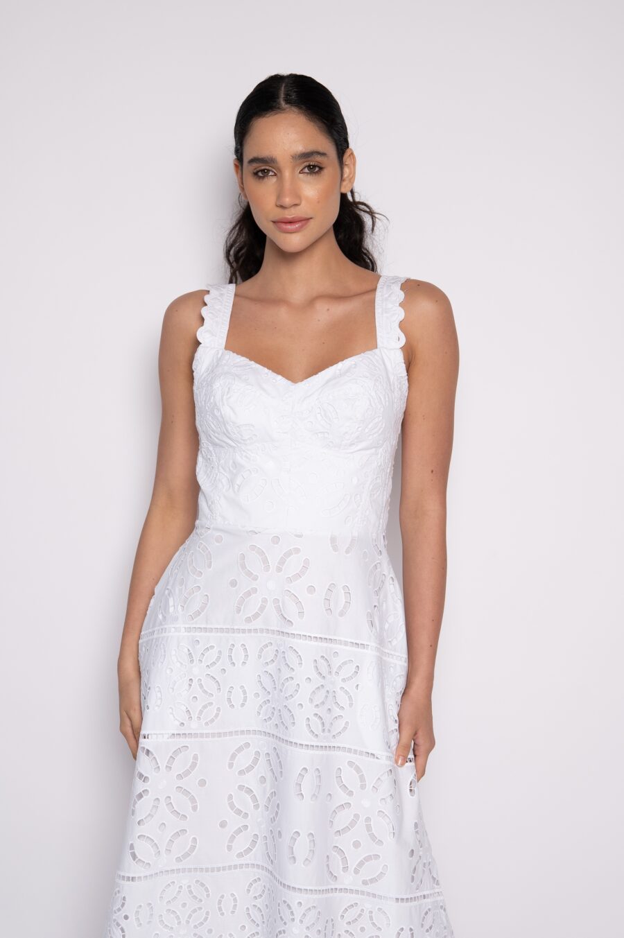 Vestido midi bordado com alça branco - Jacy - Imagem 3