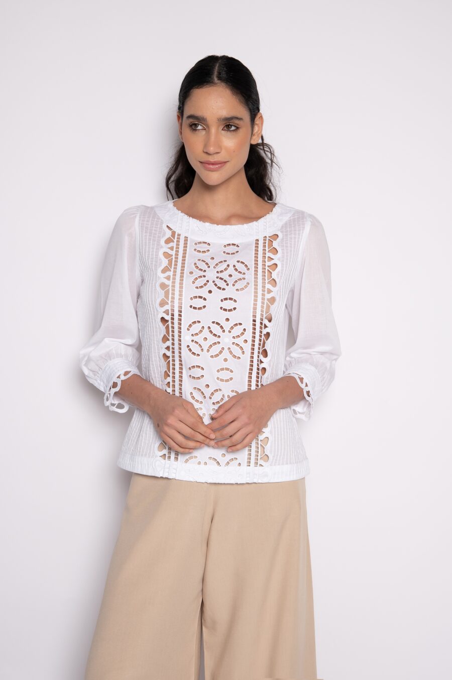Blusa bordada com manga 7/8 e nervura branca - Jaqueline - Imagem 2