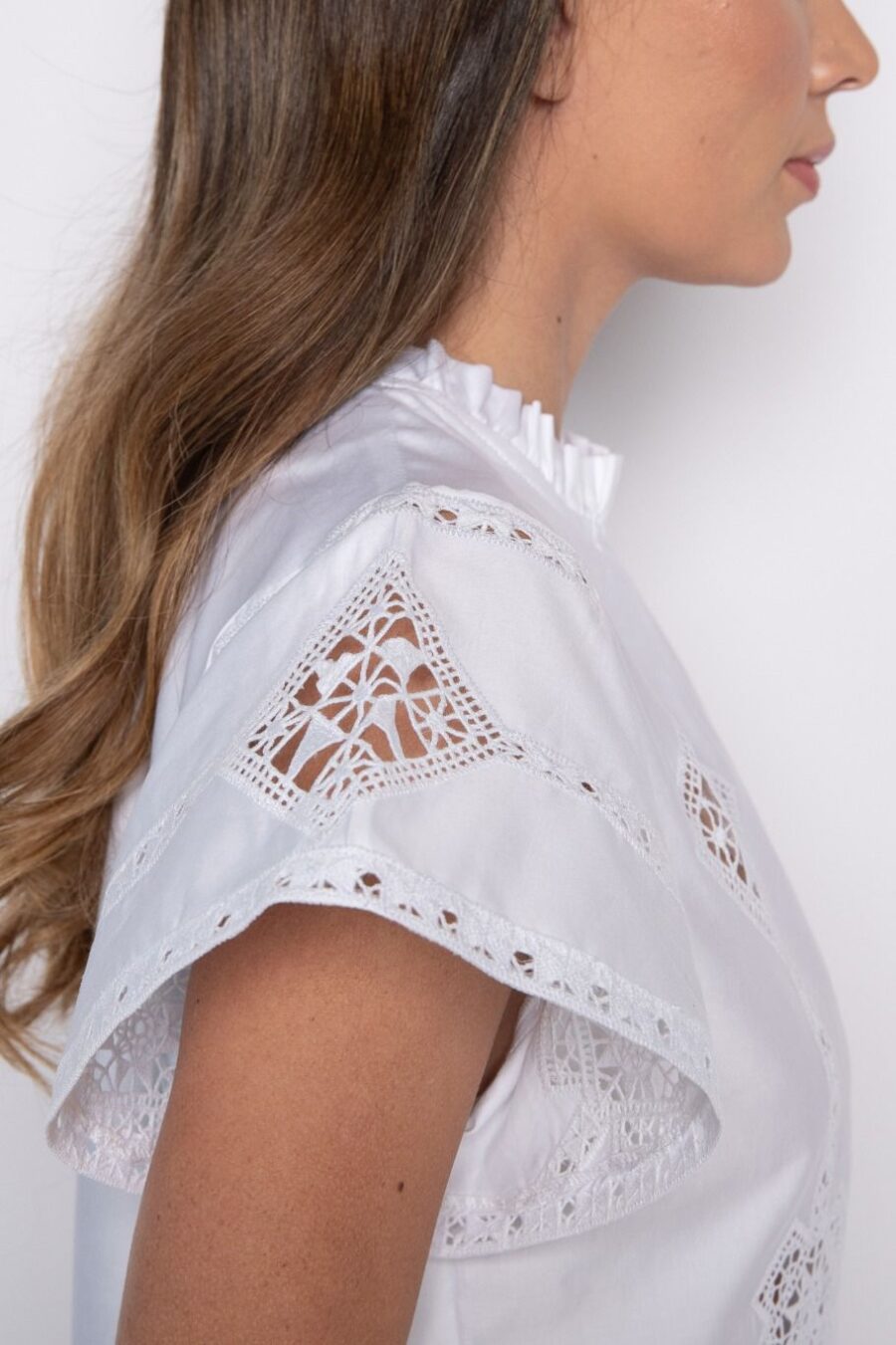 Blusa manga sino com bordado geométrico branca - Luana - Imagem 4