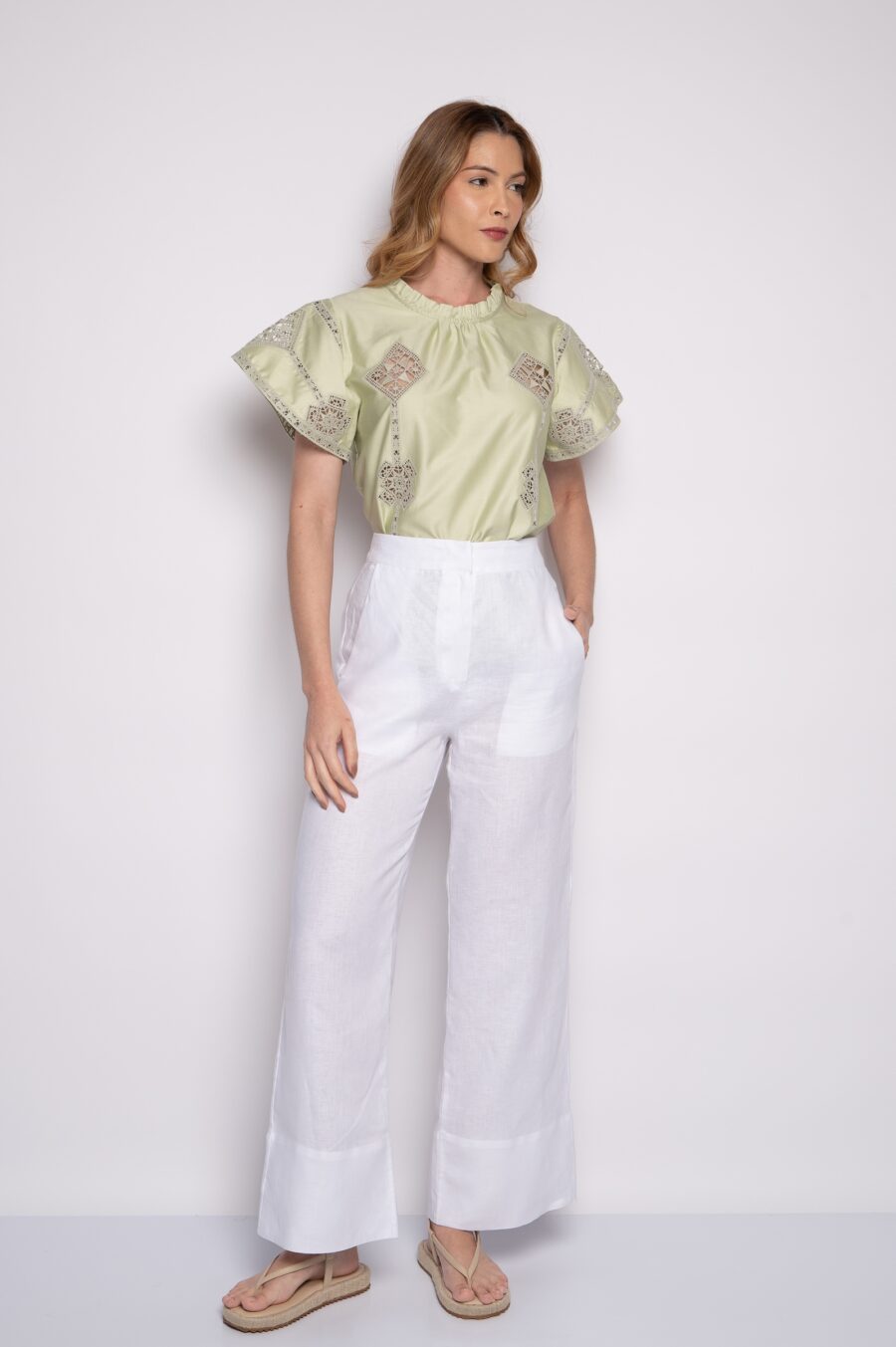 Blusa manga sino com bordado geométrico capim limão - Luana - Imagem 2