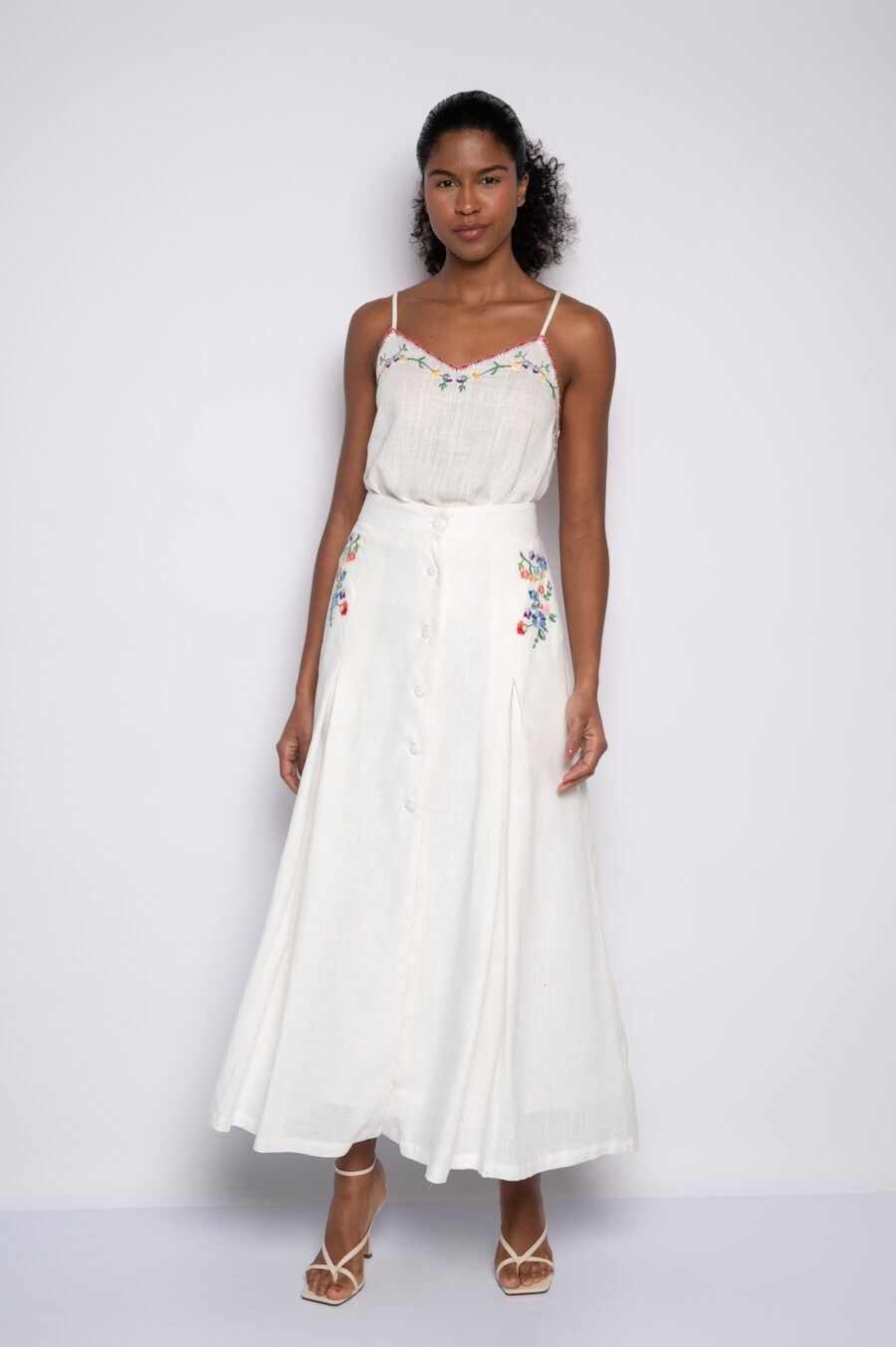 Saia longa bordada com mini florais laterais off white - Mirian - Imagem 3