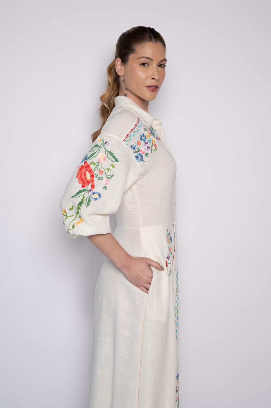 Vestido chemise bordado mini florais  off white - Perla - Imagem 4