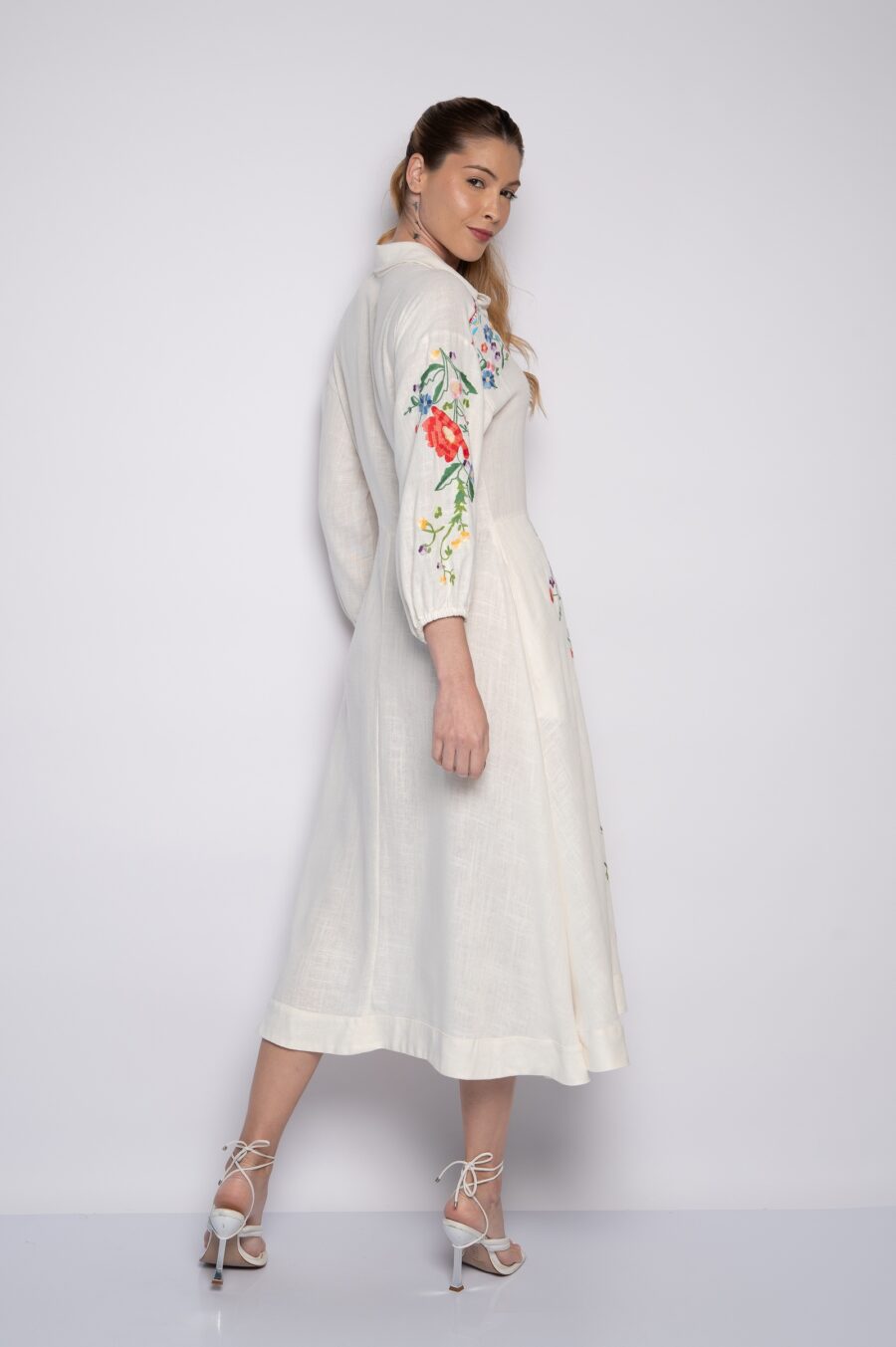 Vestido chemise bordado mini florais  off white - Perla - Imagem 3