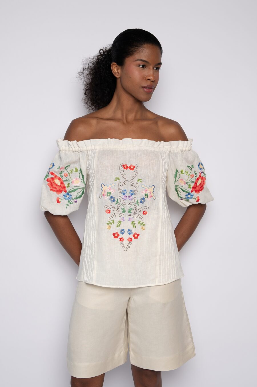 Bata ombro a ombro com bordados florais off white - Rany