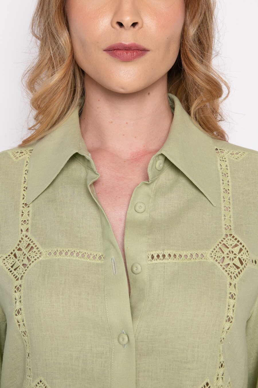 Camisa em linho com bordado geométrico em guipir capim limão - Rebeca - Imagem 4
