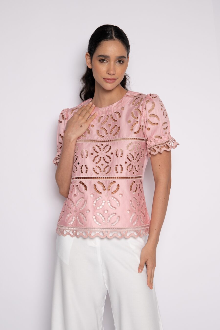 Blusa bordada com mangas bufantes rosa - Silvia - Imagem 2