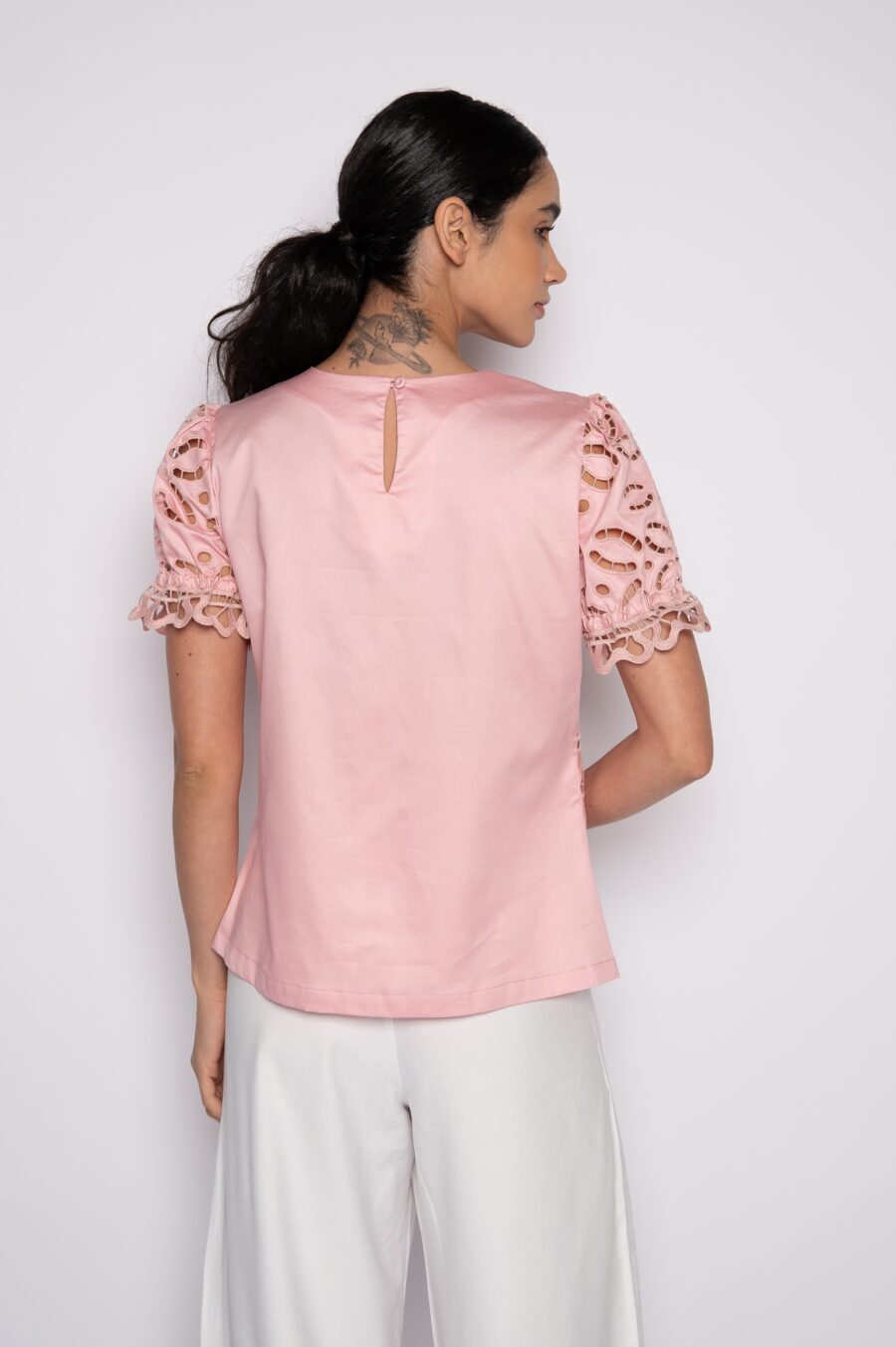 Blusa bordada com mangas bufantes rosa - Silvia - Imagem 3