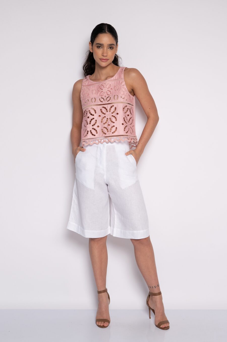 Blusa cropped bordada com decote envelope rosa - Stella