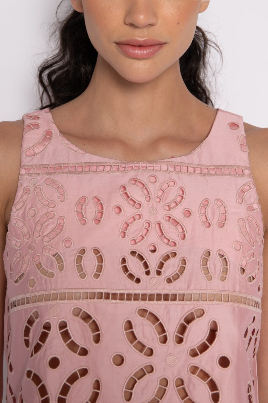 Blusa cropped bordada com decote envelope rosa - Stella - Imagem 4