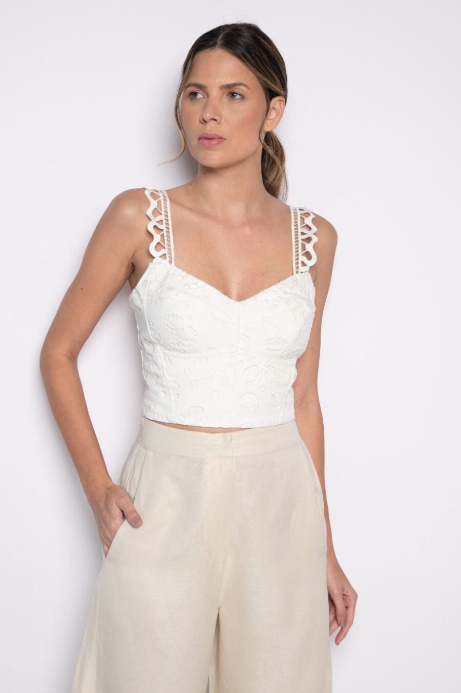 Top bordado com alça off white - Jamile - Imagem 2