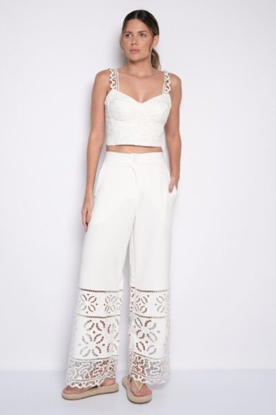 Calça pantalona com barra bordada off white - Laura