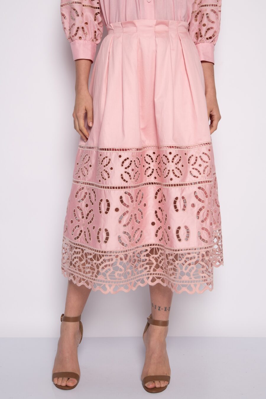 Saia midi bordada com pregas rosa - Zoe - Imagem 2
