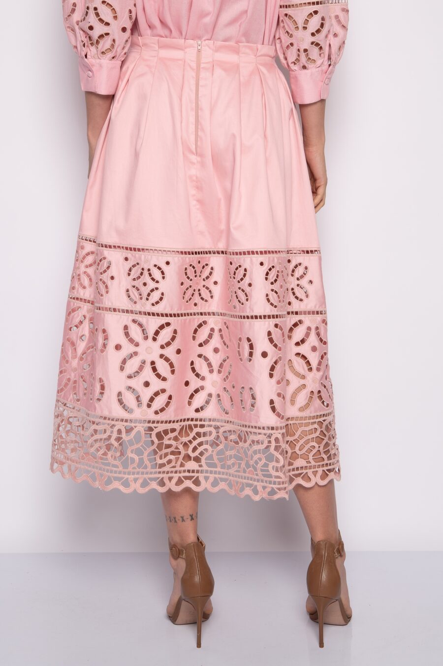 Saia midi bordada com pregas rosa - Zoe - Imagem 3